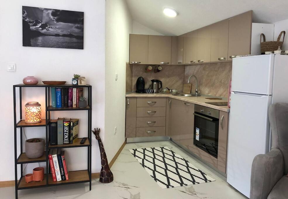 Brand New Apt~ Sarajevo Hills - 4