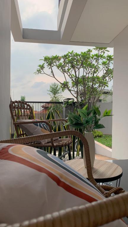 Namdur Villa Sariwangi &#8211; Tropical Villa in Bandung With Private Pool