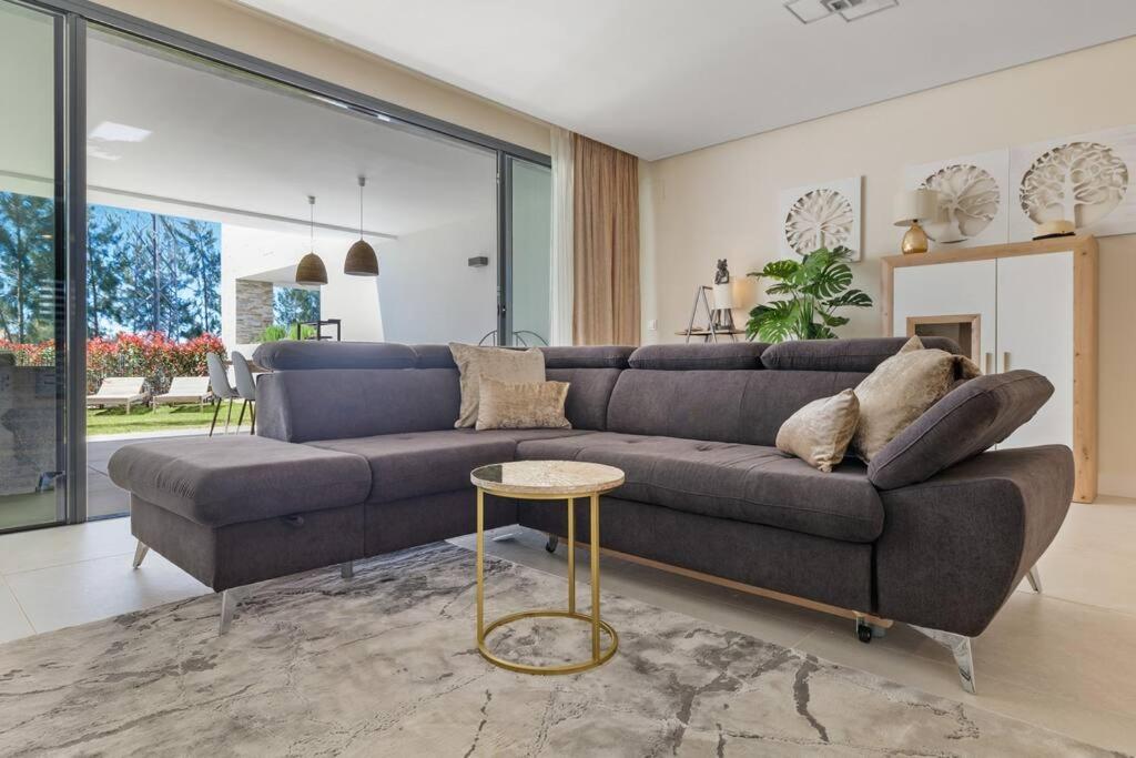 Luxury Apartment hot tub included in price - 3