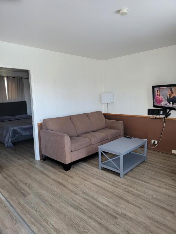 Midtown Motel on Alaska Ave photo