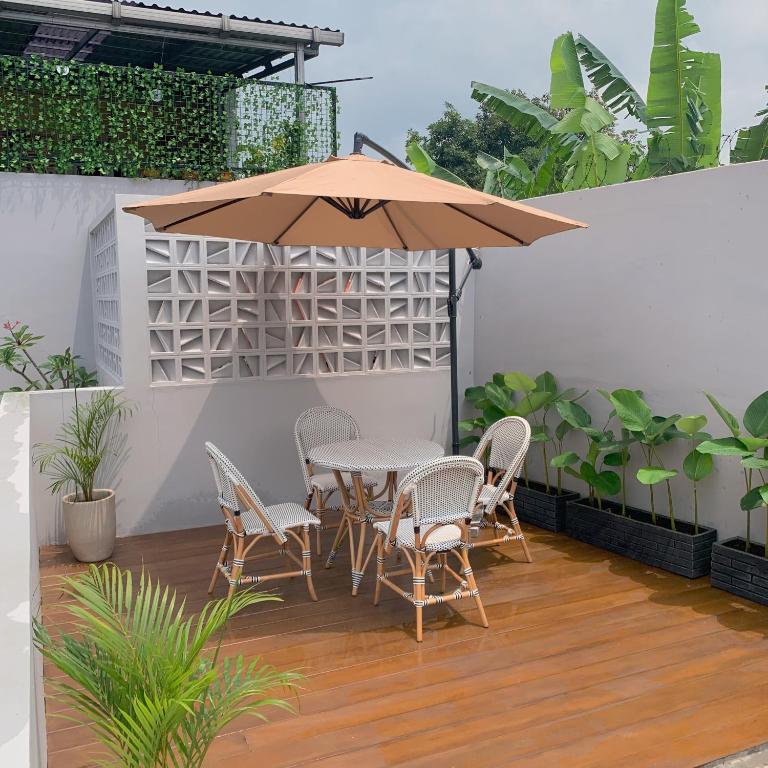 Namdur Villa Sariwangi &#8211; Tropical Villa in Bandung With Private Pool