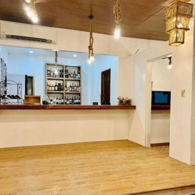 Front desk [24-hour]