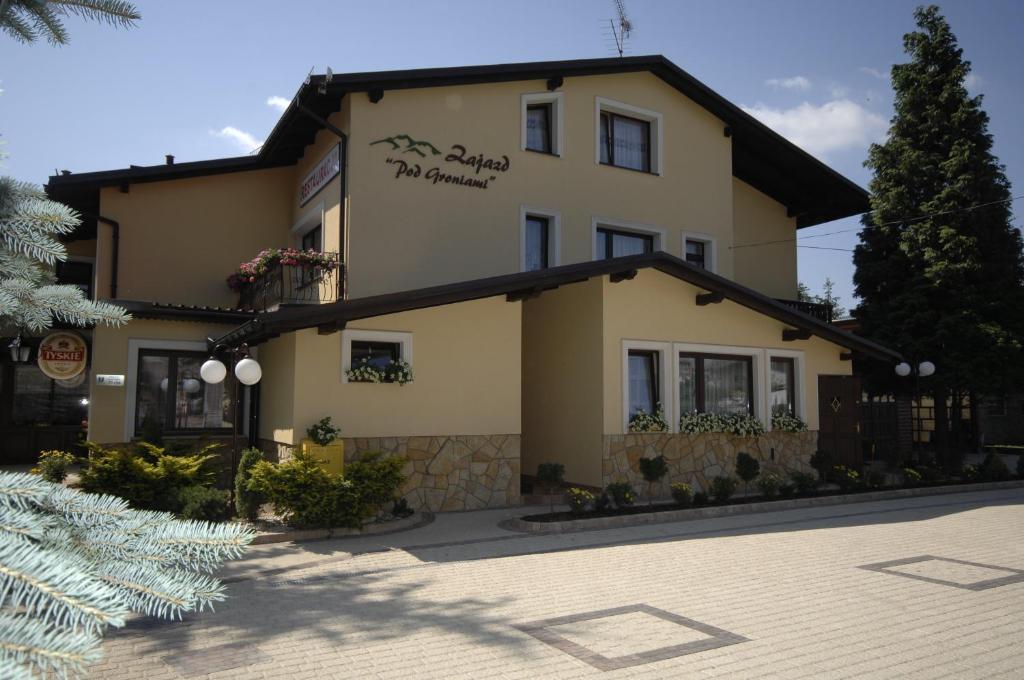 Zajazd pod Groniami, Ustroň