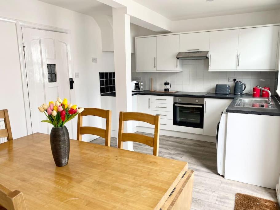 Charming Seaside Cottage in Leigh-on-Sea photo 8