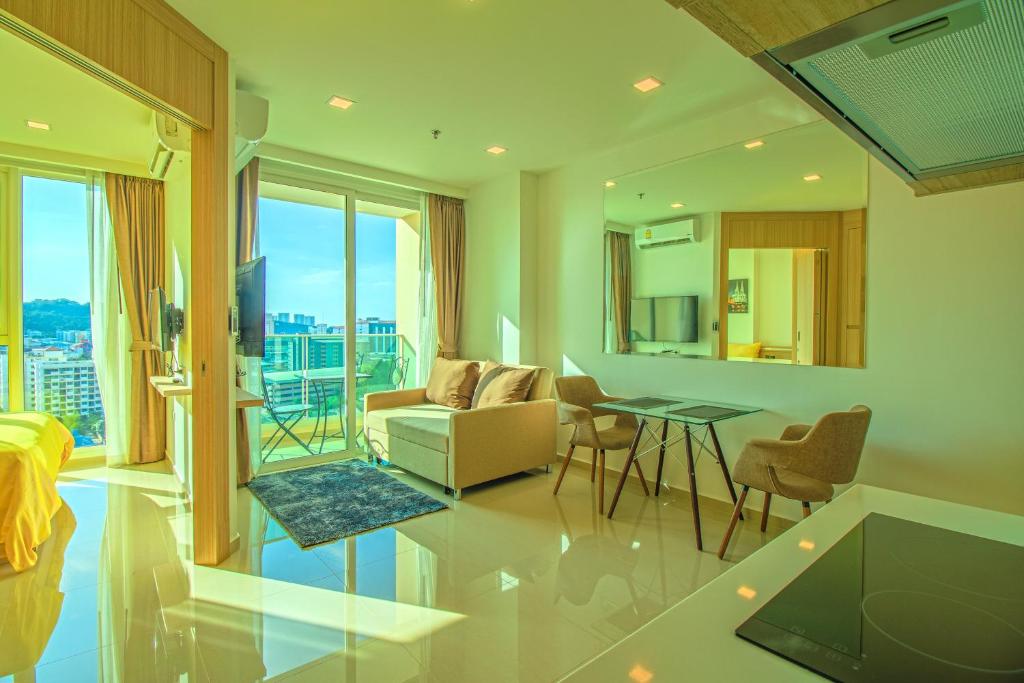 SUITE APARTMENT in CITY GARDEN TOWER Pool, Sauna & Gym 1 Km From Walking Street, Pattaya South