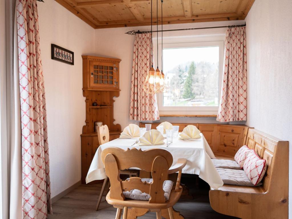 Apartment Chesa Clüs 6 by Interhome - 2