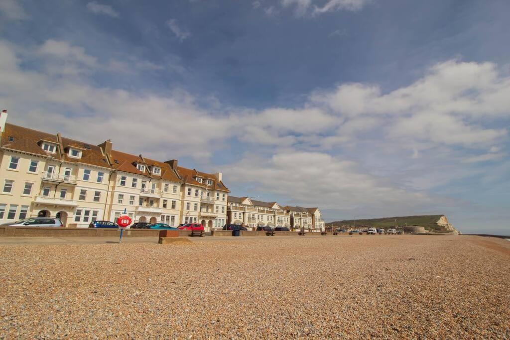 The Courtyard, 30 Seconds to Sea By Air Premier, Seaford