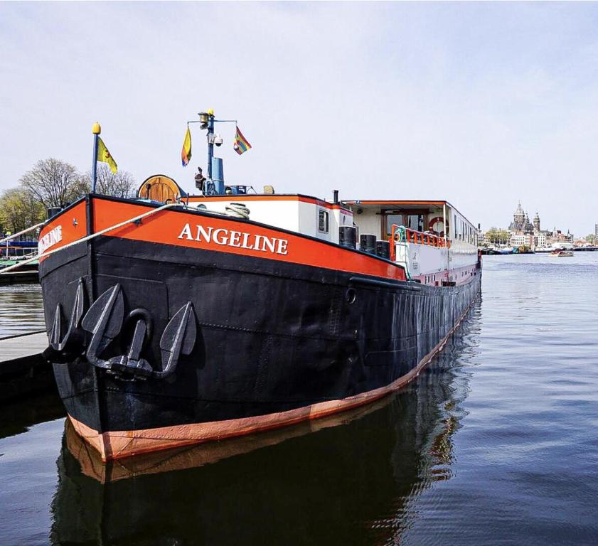 Hotelboat Angeline — Hotel in Amsterdam