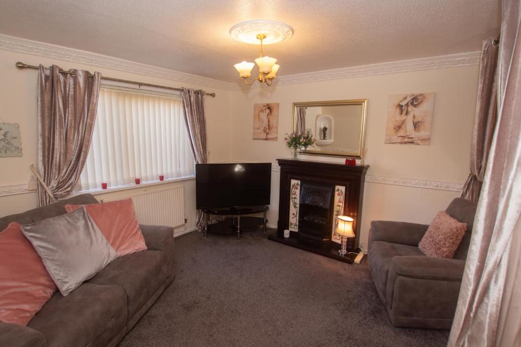 Traditional 3BD Family Home in Sheffield