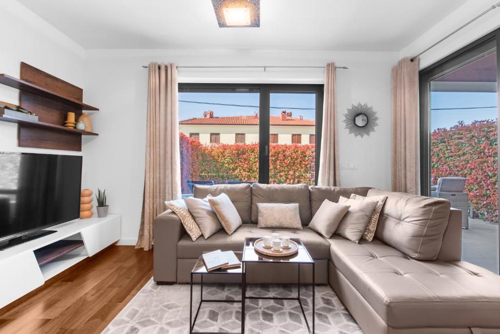 Luxury NEW apartment with private garden near the beach!, Poreč