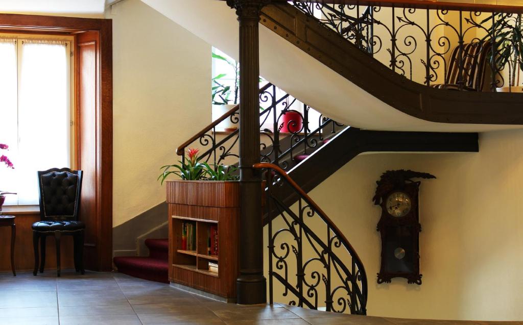 Hotel Weisses Kreuz Exterior view