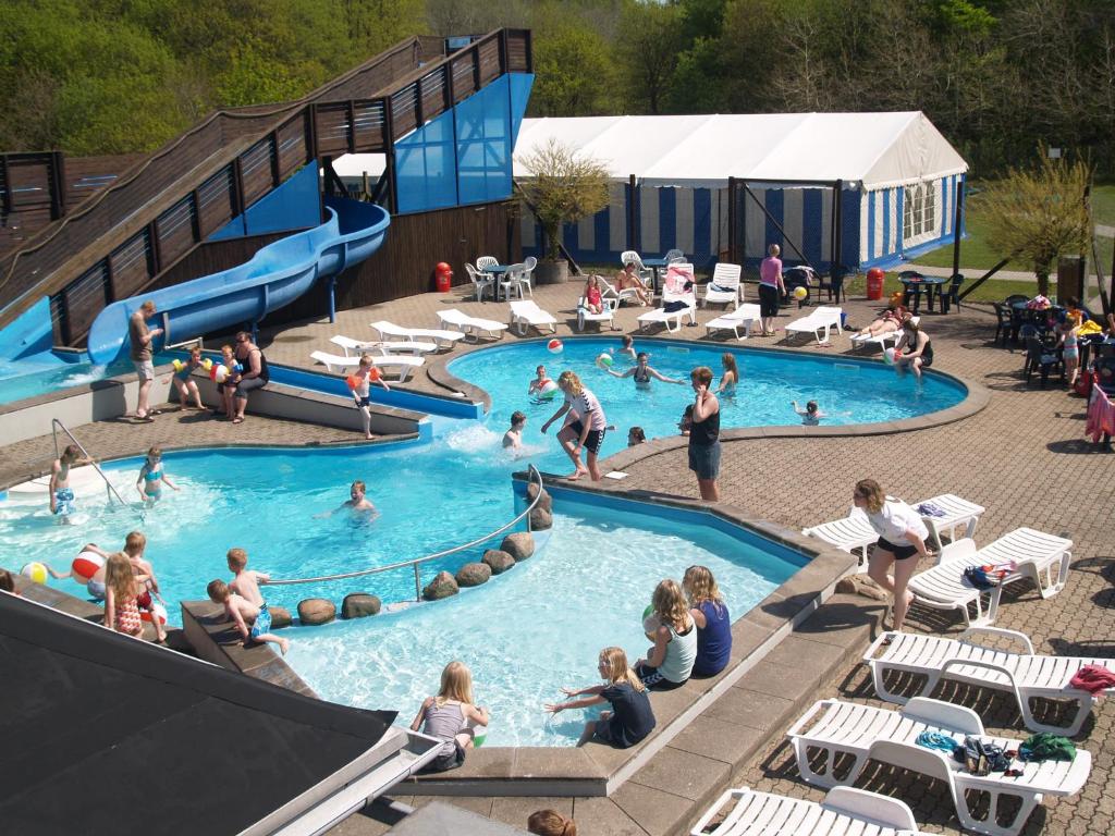 Swimming pool, Riis Feriepark in Give