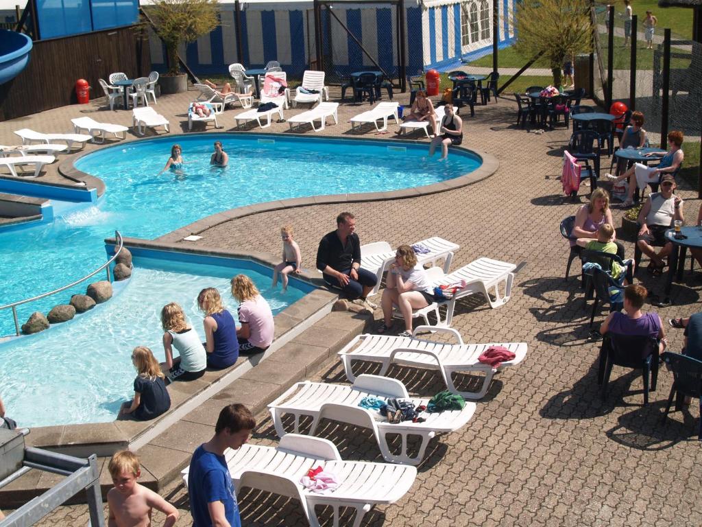 Swimming pool, Riis Feriepark in Give
