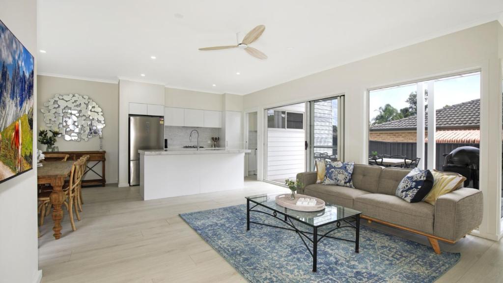 Bright & Breezy - Ettalong Beach
