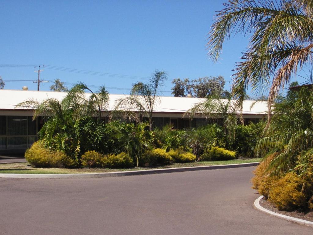 Westland Hotel Motel photo