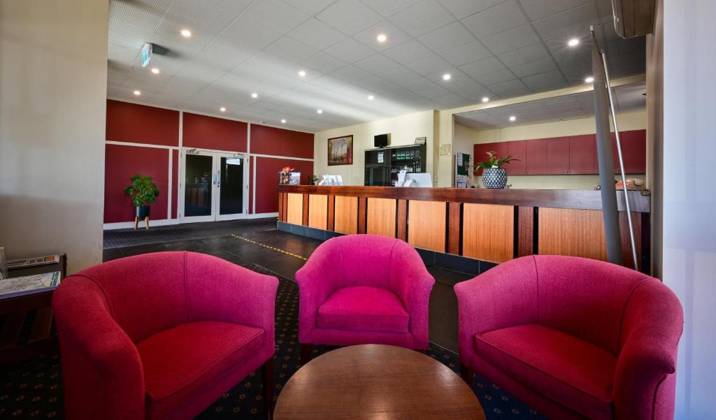 Westland Hotel Motel photo
