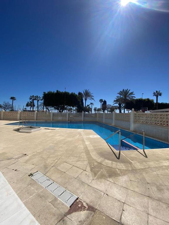 APARTAMENTO 2 HABITACIONES FRONTAL AL MAR 2 - 3