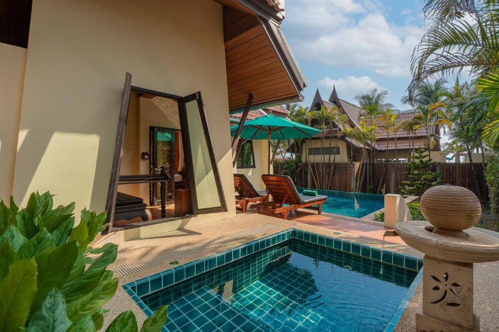 スイミングプール