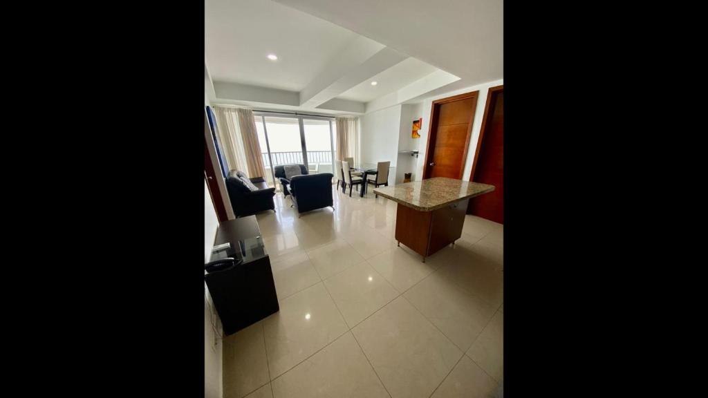 2 Bedroom Beachfront Apartment 2P1-Al2 With Pool And WIFI - 2