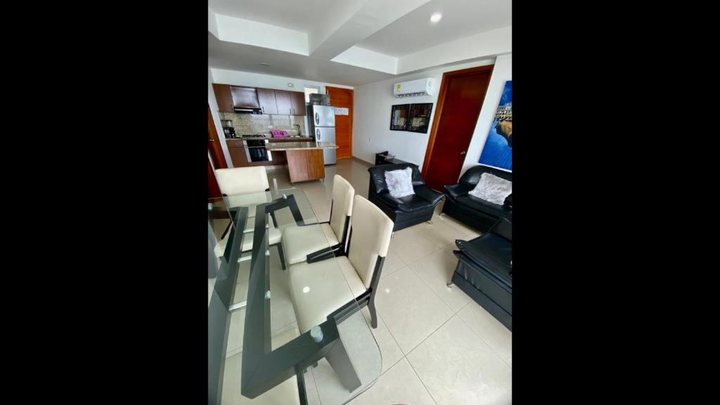 2 Bedroom Beachfront Apartment 2P1-Al2 With Pool And WIFI - 4