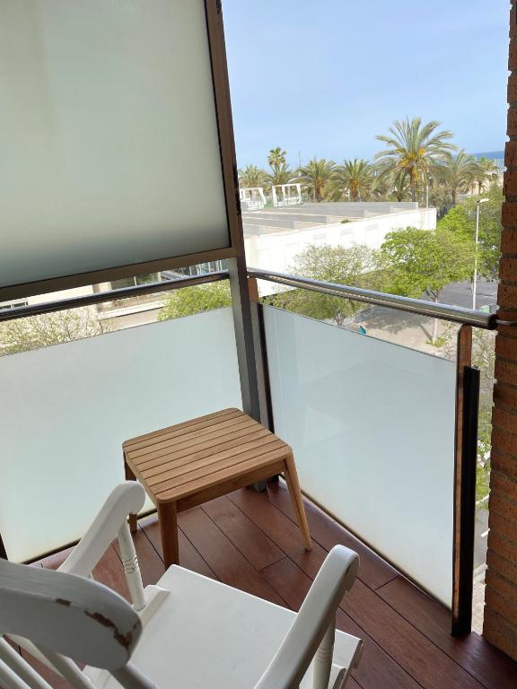 Apartment with sea views next to the beach of Mar Bella - 4
