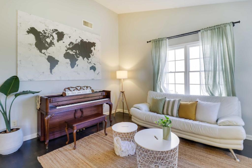 Harrisonburg Townhome with Yard - 1 Mi to JMU Campus