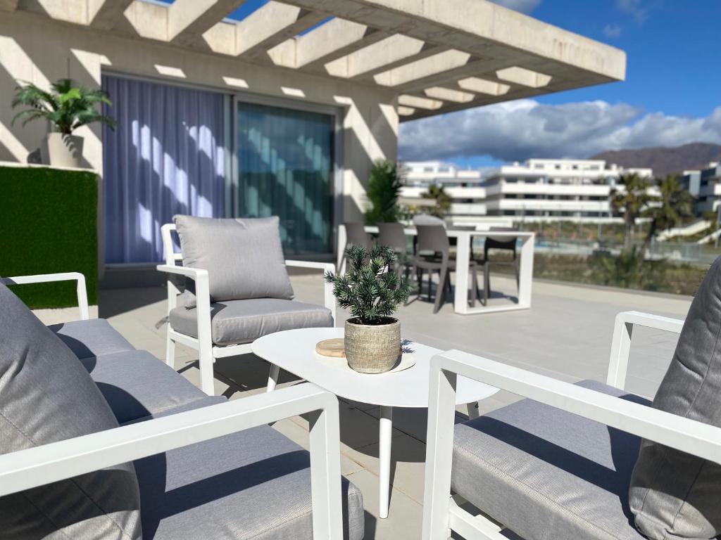 Estepona Penthouse Apartment with 132m2 terrace - 1