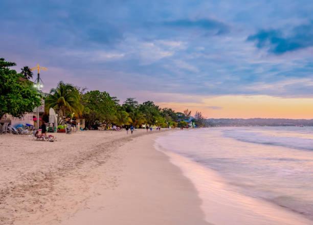 Drifters@One Mile — Hotel in Negril