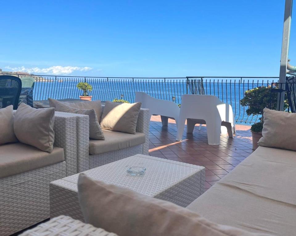 Miriam Sea Front Apartment Jacuzzi - 3