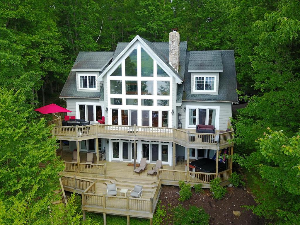 Fridays Escape, Oakland