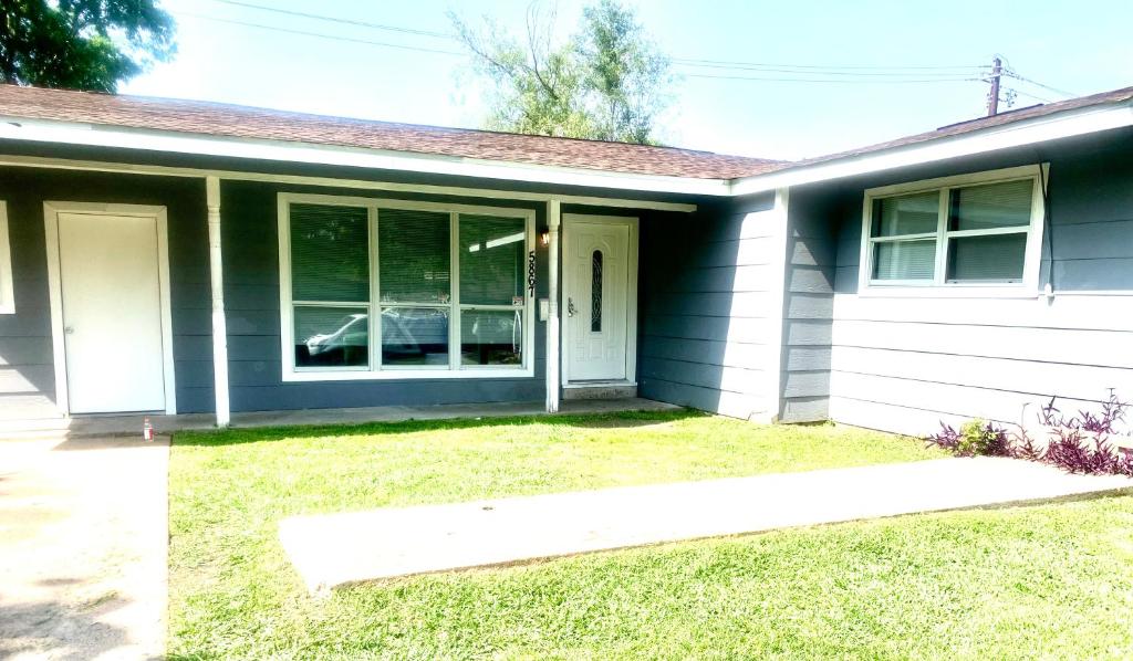 Three Zzz’s, Houston