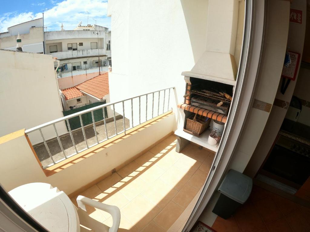 Algarve, spacious T2 with balcony and garage, Armacao de Pera, Armação de Pêra