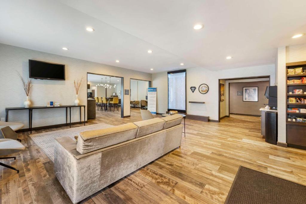 Best Western Plus Nashville Airport Hotel - Room image