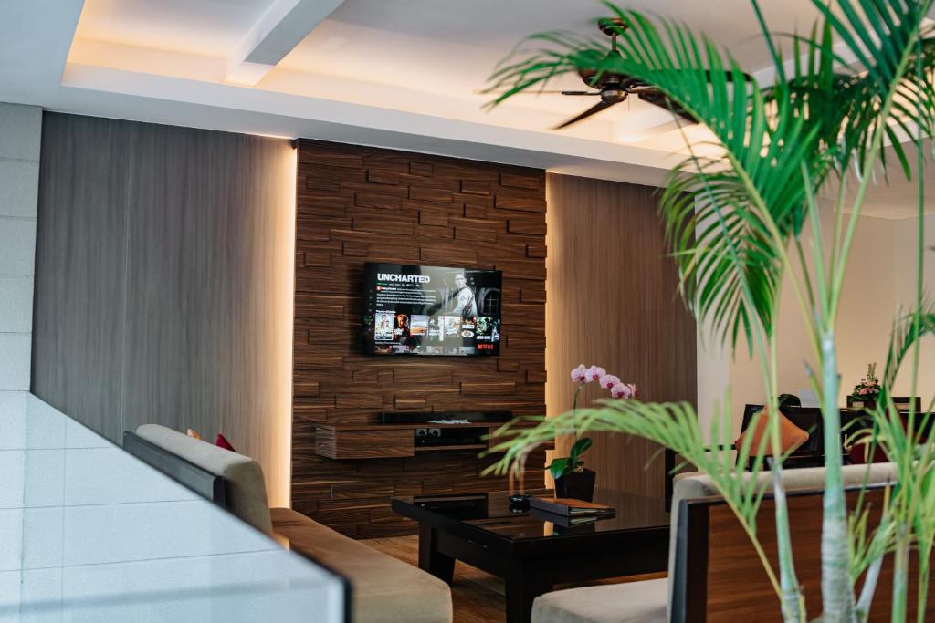 Shared lounge/TV area