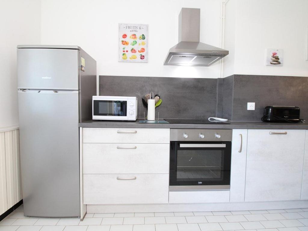Bel Appartement T2 avec Loggia à 2 Min des Thermes, Wi-Fi, Classé 2 Étoiles - FR-1-553-211 - 4