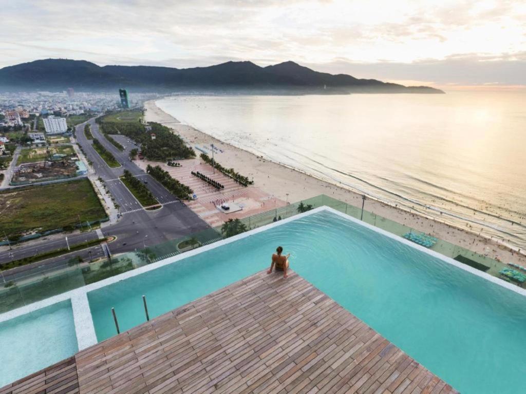 Stunning Apartments Across My Khe Beach ! Rooftop Pool & Gym