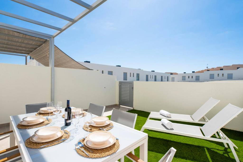 MEDANO4YOU Beachwalk Holiday Home - 1