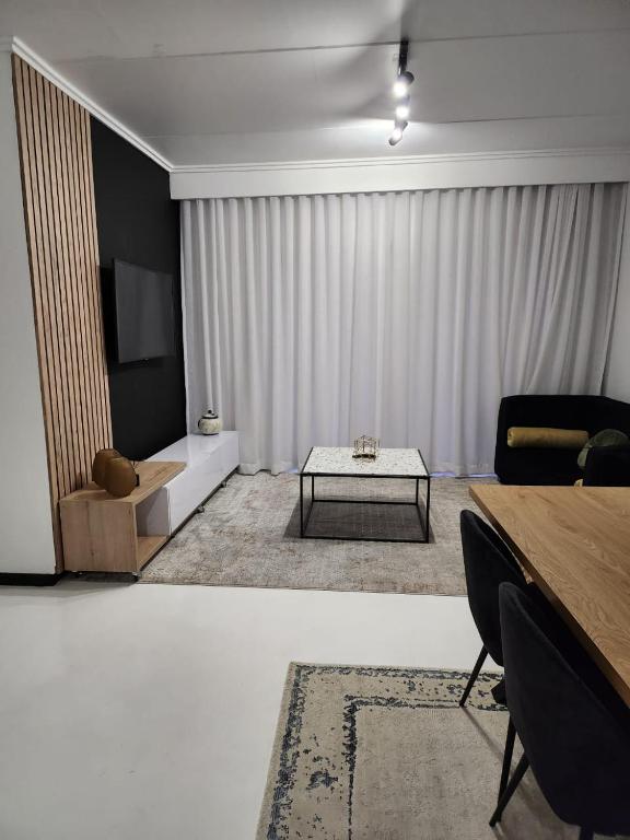 Manelo in Fourways, Fourways