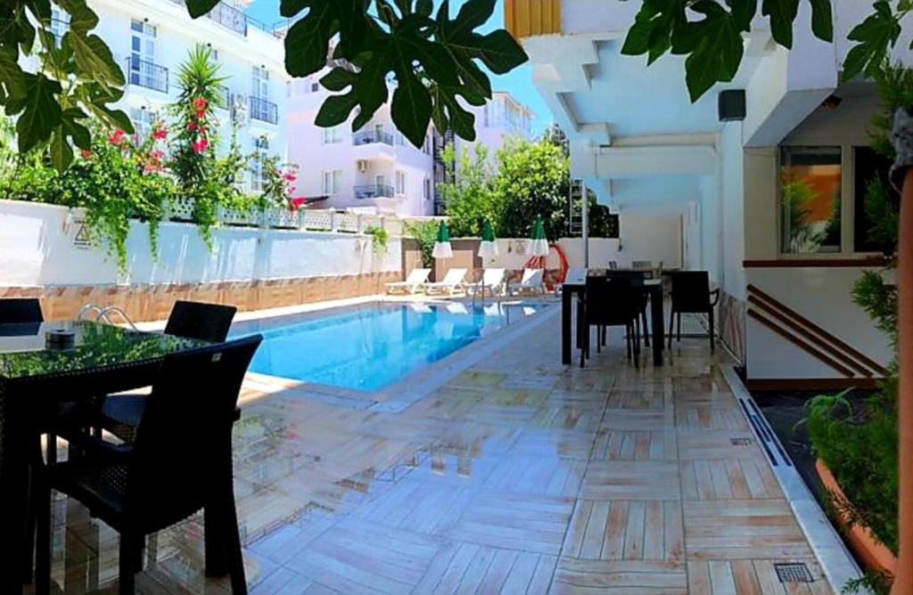Lavin Garden Hotel photo