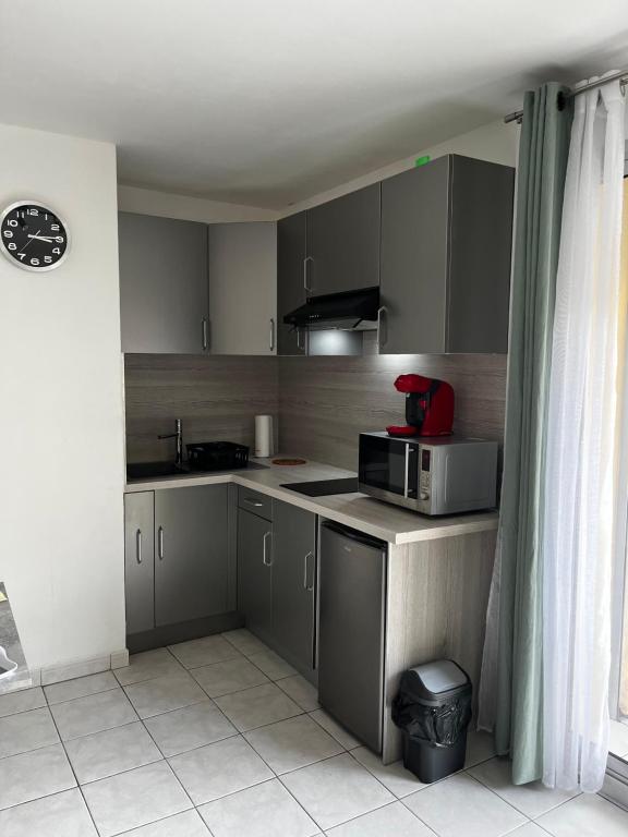 STUDIO de VACANCES FREJUS PLAGE - 2