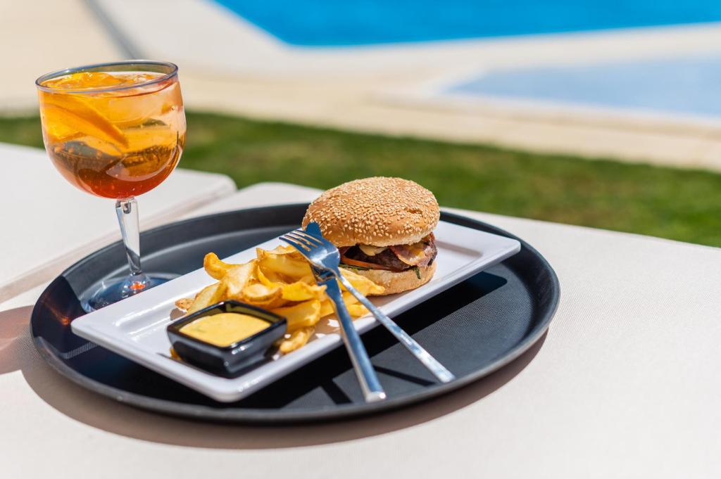 Emeralds Albufeira by DK Stays — Restaurant & bars in Albufeira, Faro