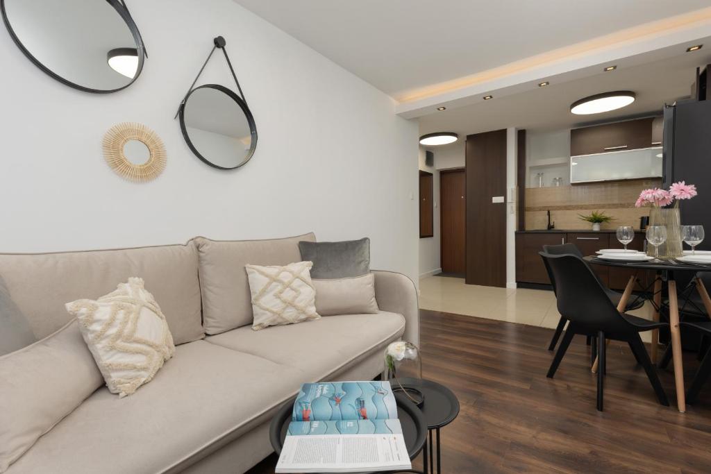 Family Apartment near PGE Narodowy by Noclegi Renters, Warschau