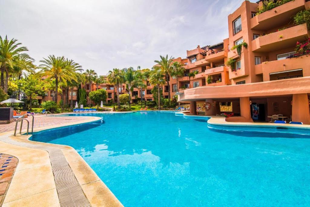 Oasis 3 bedroom Marbella Golden Mile - 2