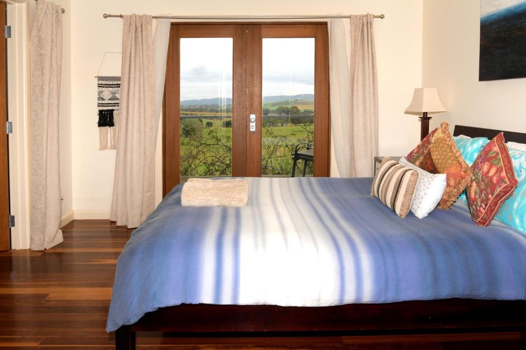 Outlook Hill Garden Estate photo