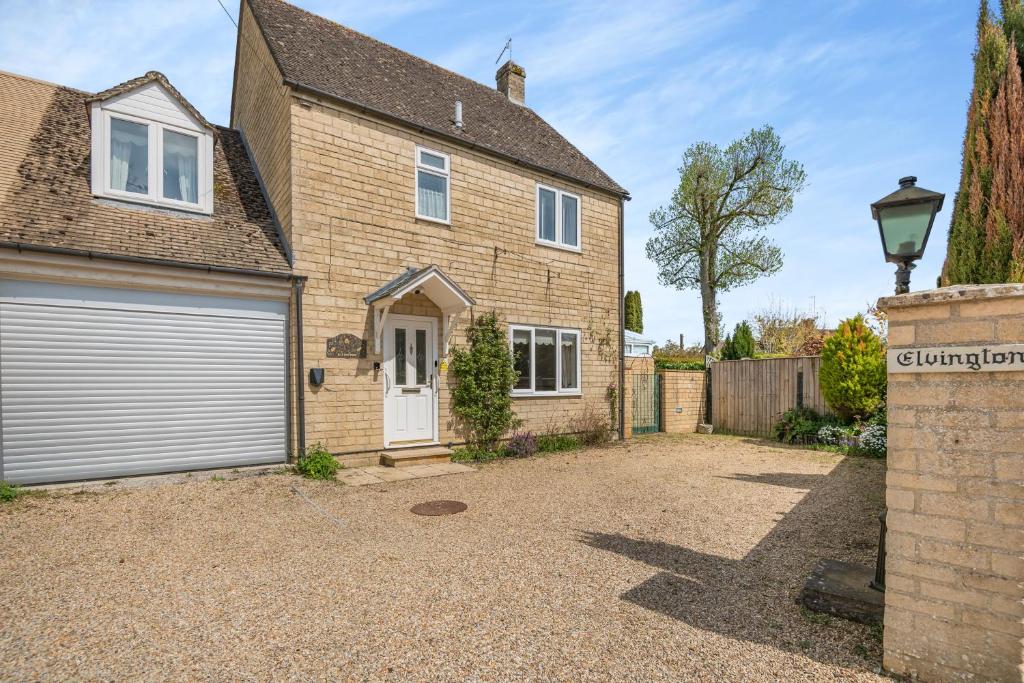 Elvington Cottage - pet-friendly holiday house in Bourton-on-the-Water