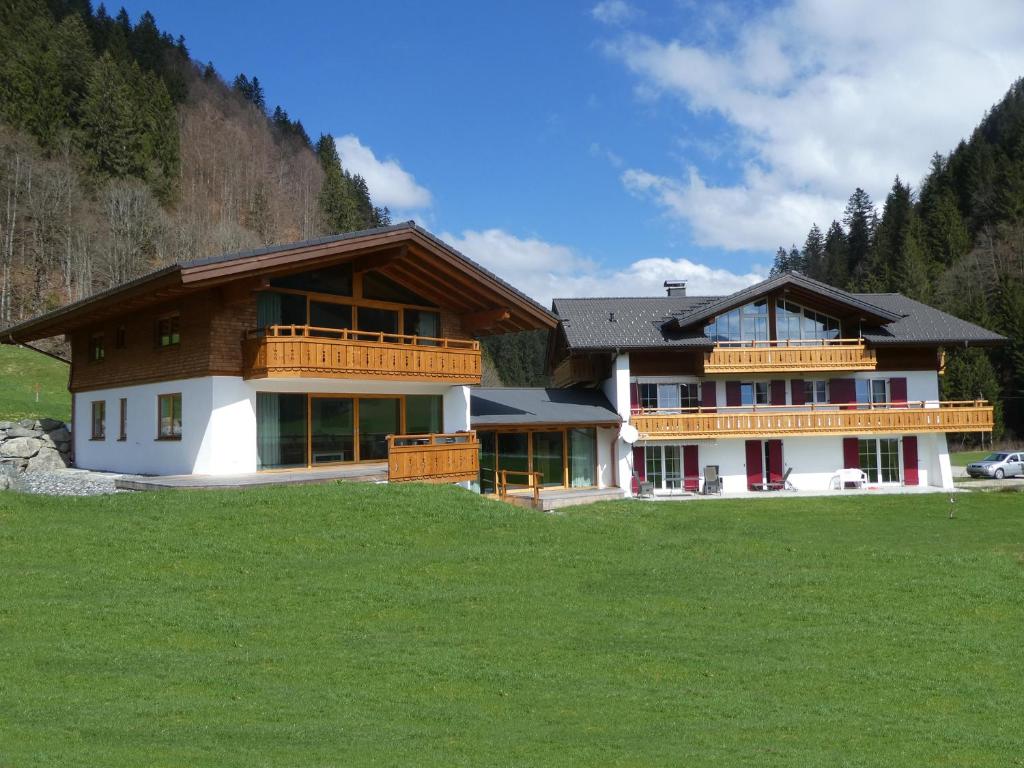 Ferienwohnung Rustica mit 8 Sommer Bergbahnen kostenlos photo