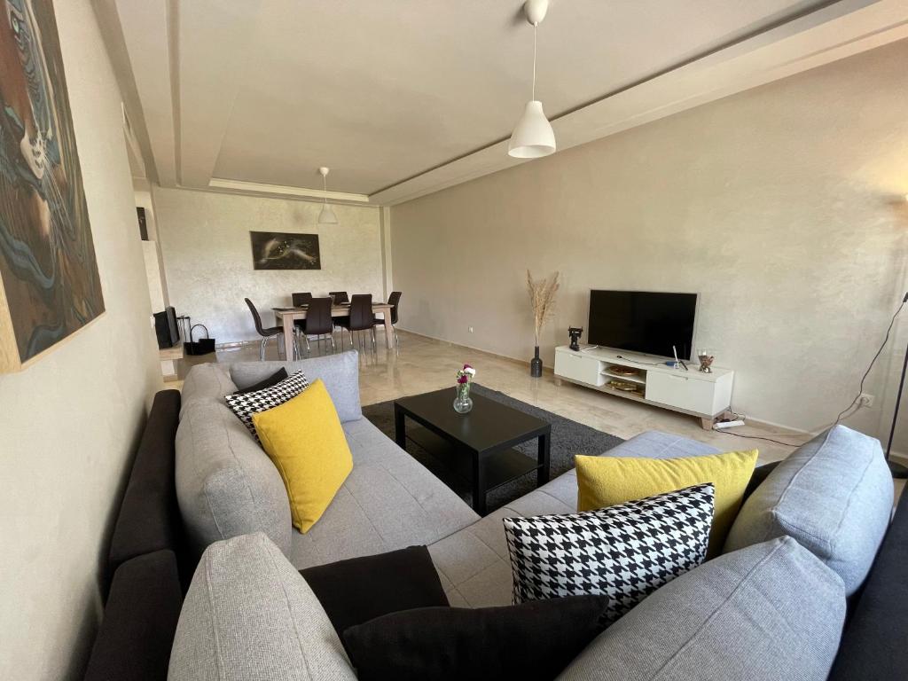 Chic & cosy Flat Near Airport lockbox fast wifi, Nouaceur