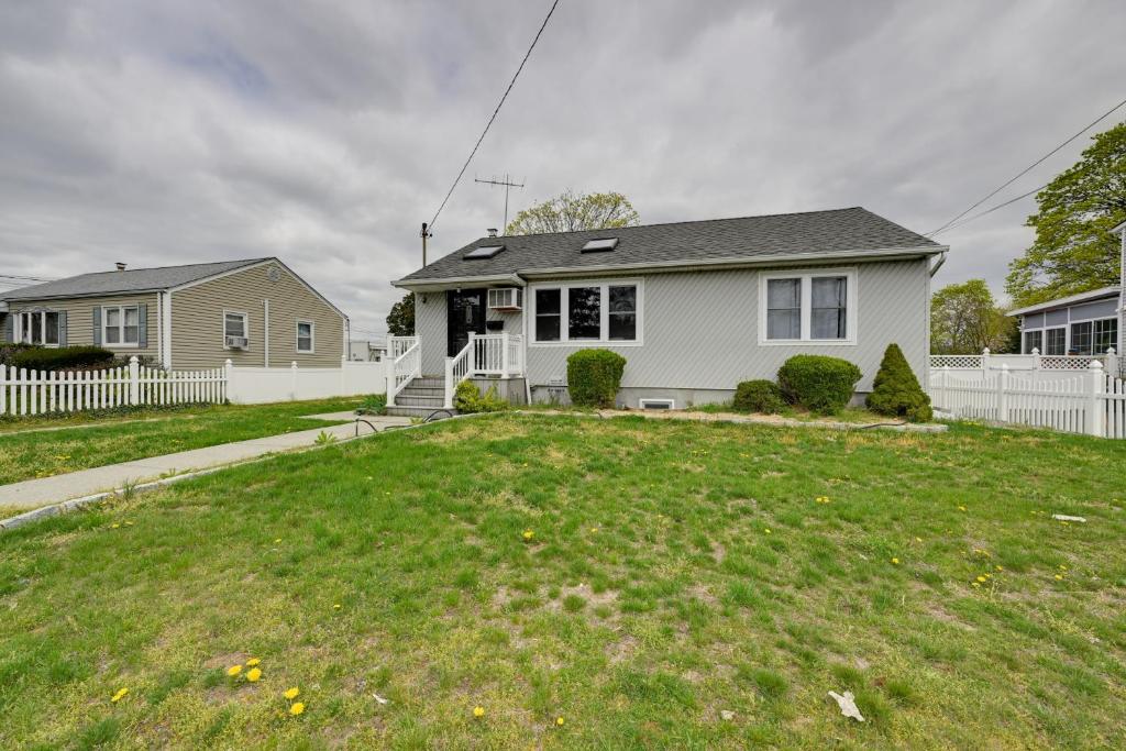 North Babylon Home, Near Belmont Lake State Park!