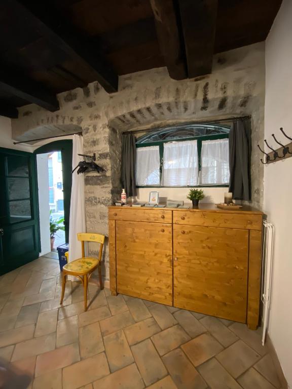La Casa nei Vicoli: in Centro a Due Passi dal Lago - 4