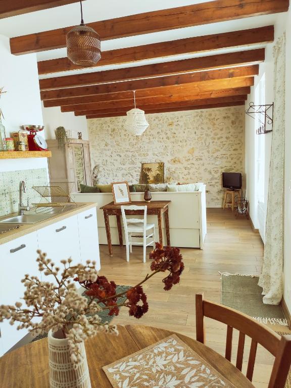 Belle Source studio meublé